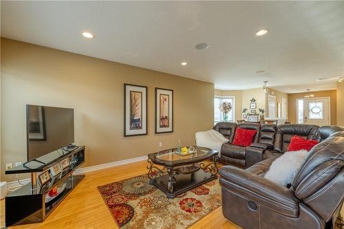 1434 Evans Boulevard N, London, ON - Indoor Photo Showing Living Room