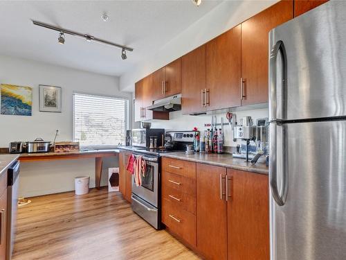 301-4205 27 Street, Vernon, BC - Indoor Photo Showing Kitchen