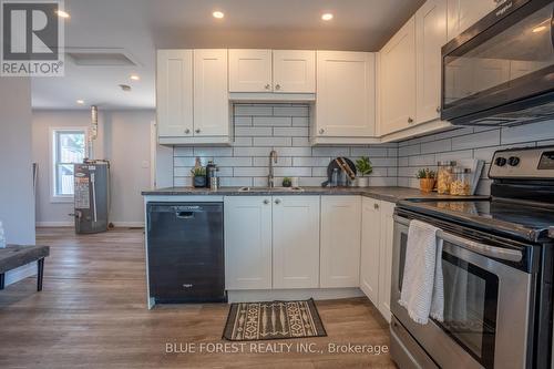 460 Wallace Street, Chatham-Kent, ON - Indoor Photo Showing Kitchen