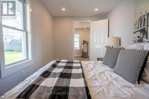 460 Wallace Street, Chatham-Kent, ON - Indoor Photo Showing Bedroom
