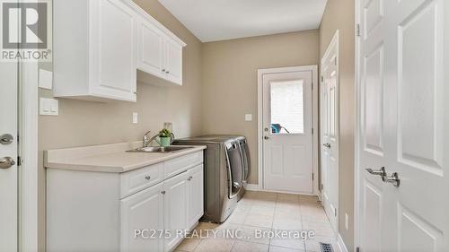 301 East Rivertrace Walk, London, ON - Indoor Photo Showing Laundry Room
