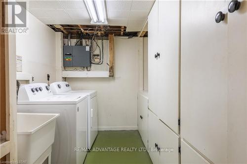10 Jena Crescent, London, ON - Indoor Photo Showing Laundry Room