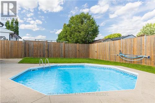 10 Jena Crescent, London, ON - Outdoor With In Ground Pool With Backyard