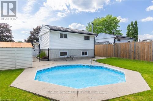 10 Jena Crescent, London, ON - Outdoor With In Ground Pool