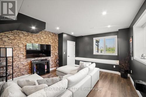 138 Creekwood Court E, Blue Mountains, ON - Indoor Photo Showing Living Room With Fireplace