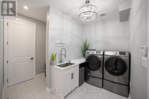 138 Creekwood Court E, Blue Mountains, ON - Indoor Photo Showing Laundry Room