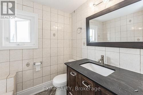 140 Gage Avenue N, Hamilton, ON - Indoor Photo Showing Bathroom