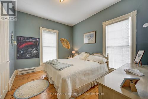 239 Main Street E, Grimsby, ON - Indoor Photo Showing Bedroom