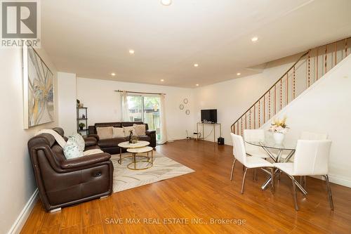 133 Jansen Avenue, Kitchener, ON - Indoor Photo Showing Living Room