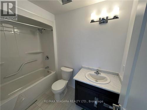 53 - 4552 Portage Road, Niagara Falls, ON - Indoor Photo Showing Bathroom