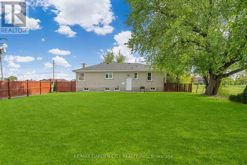 174 Mud Street W, Grimsby, ON - Outdoor With Backyard