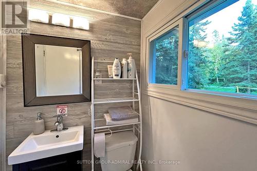 477 Balsam Chutes Road, Huntsville, ON - Indoor Photo Showing Bathroom