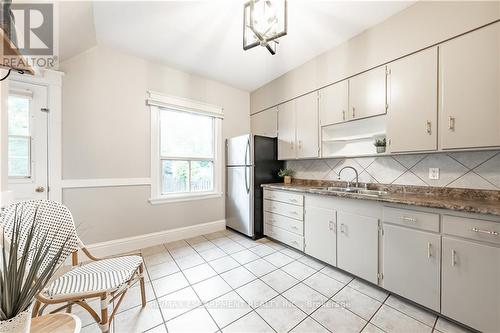 16 Tragina Avenue S, Hamilton, ON - Indoor Photo Showing Kitchen With Double Sink