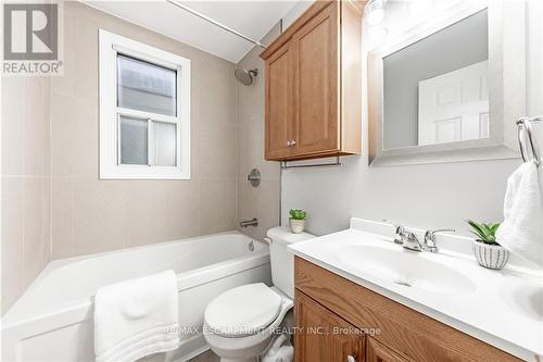16 Tragina Avenue S, Hamilton, ON - Indoor Photo Showing Bathroom