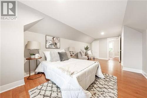 16 Tragina Avenue S, Hamilton, ON - Indoor Photo Showing Bedroom
