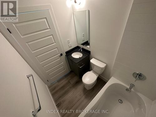 605 - 107 Roger Street, Waterloo, ON - Indoor Photo Showing Bathroom