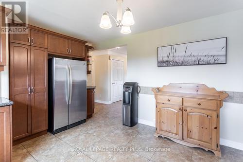 435 Parkside Drive, Hamilton, ON - Indoor Photo Showing Kitchen