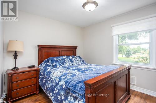 435 Parkside Drive, Hamilton, ON - Indoor Photo Showing Bedroom