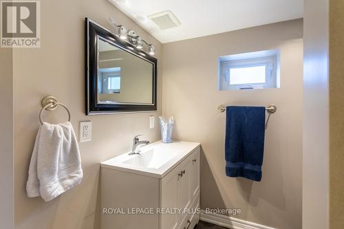 435 Parkside Drive, Hamilton, ON - Indoor Photo Showing Bathroom