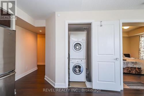 1724 - 2 Eva Road, Toronto, ON - Indoor Photo Showing Laundry Room