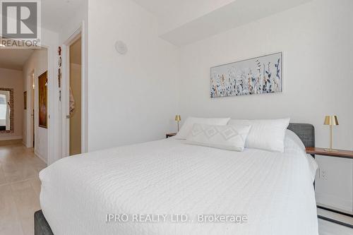 B623 - 1119 Cooke Boulevard, Burlington, ON - Indoor Photo Showing Bedroom