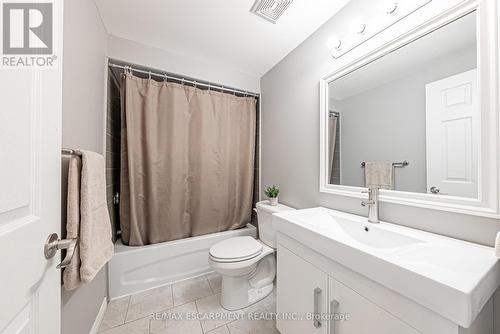 3083 Fontana Court, Burlington, ON - Indoor Photo Showing Bathroom
