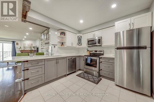 36 - 2530 Northampton Boulevard, Burlington, ON - Indoor Photo Showing Kitchen With Upgraded Kitchen