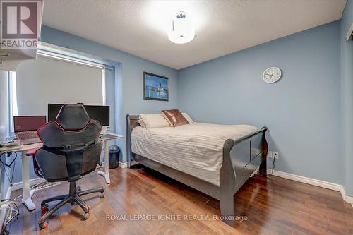 36 - 2530 Northampton Boulevard, Burlington, ON - Indoor Photo Showing Bedroom