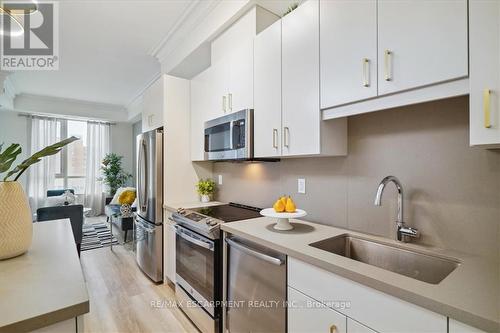 305 - 2007 James Street, Burlington (Brant), ON - Indoor Photo Showing Kitchen With Upgraded Kitchen