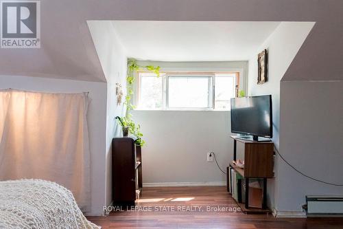 42 Burton Street, Hamilton, ON - Indoor Photo Showing Bedroom