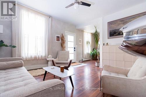 42 Burton Street, Hamilton, ON - Indoor Photo Showing Living Room