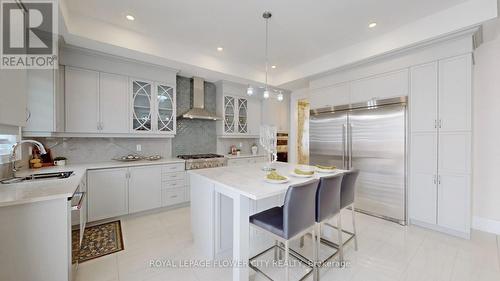 147 Wainfleet Crescent, Vaughan, ON - Indoor Photo Showing Kitchen With Upgraded Kitchen