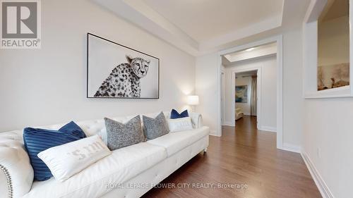 147 Wainfleet Crescent, Vaughan, ON - Indoor Photo Showing Living Room