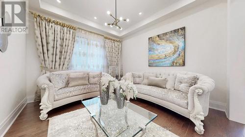 147 Wainfleet Crescent, Vaughan, ON - Indoor Photo Showing Living Room
