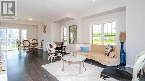 11 Shelburne Avenue, Wasaga Beach, ON - Indoor Photo Showing Living Room