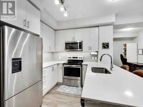 310 - 320 Plains Road E, Burlington, ON - Indoor Photo Showing Kitchen With Upgraded Kitchen