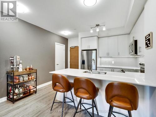 310 - 320 Plains Road E, Burlington, ON - Indoor Photo Showing Kitchen