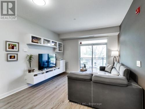 310 - 320 Plains Road E, Burlington, ON - Indoor Photo Showing Living Room