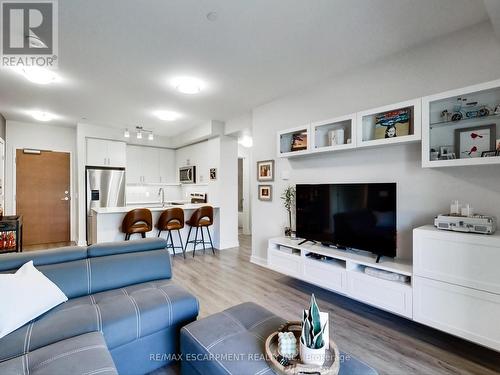 310 - 320 Plains Road E, Burlington, ON - Indoor Photo Showing Living Room