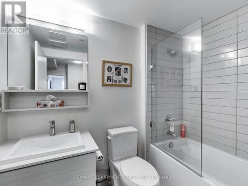 310 - 320 Plains Road E, Burlington, ON - Indoor Photo Showing Bathroom