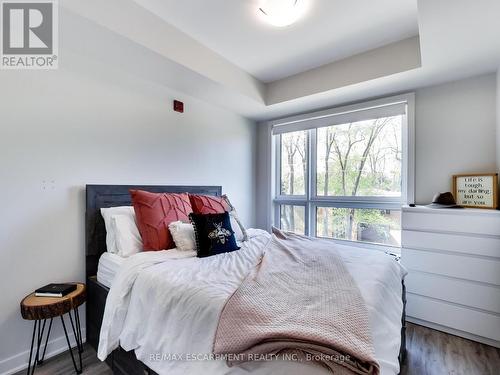 310 - 320 Plains Road E, Burlington, ON - Indoor Photo Showing Bedroom