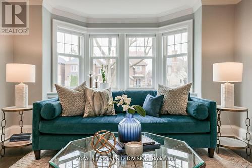 554 Briar Hill Avenue, Toronto, ON - Indoor Photo Showing Living Room