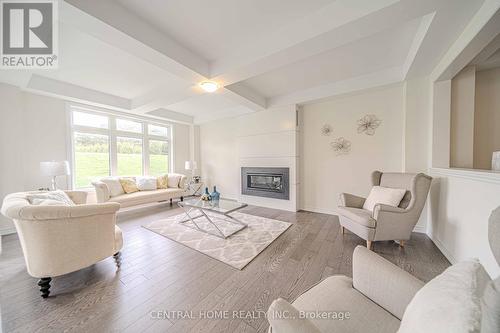 11 Upbound Court, East Gwillimbury, ON - Indoor Photo Showing Living Room With Fireplace