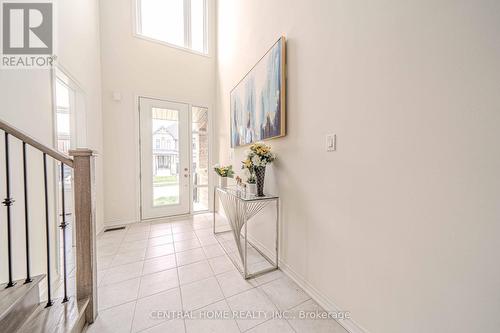 11 Upbound Court, East Gwillimbury, ON - Indoor Photo Showing Other Room