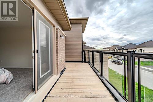 11 Upbound Court, East Gwillimbury, ON - Outdoor With Balcony With Exterior