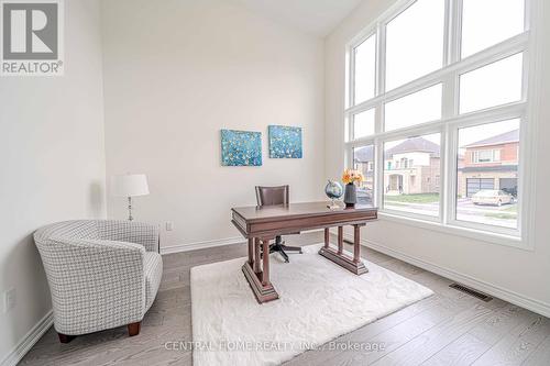 11 Upbound Court, East Gwillimbury, ON - Indoor