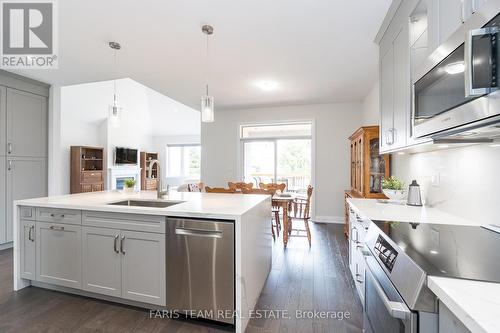 13 Fawndale Crescent, Wasaga Beach, ON - Indoor Photo Showing Kitchen With Upgraded Kitchen