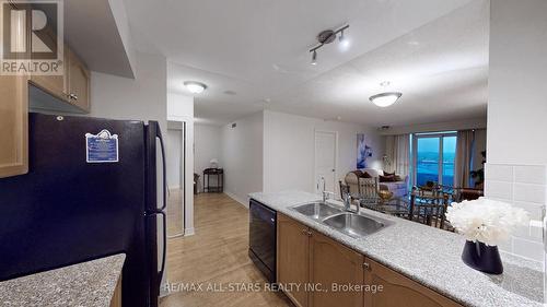 1226 - 33 Cox Boulevard, Markham, ON - Indoor Photo Showing Kitchen With Double Sink