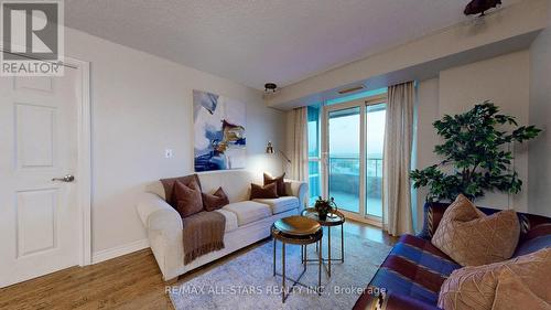 1226 - 33 Cox Boulevard, Markham, ON - Indoor Photo Showing Living Room