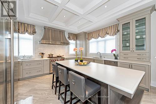 2 Appleyard Avenue, Vaughan (Kleinburg), ON - Indoor Photo Showing Kitchen With Upgraded Kitchen